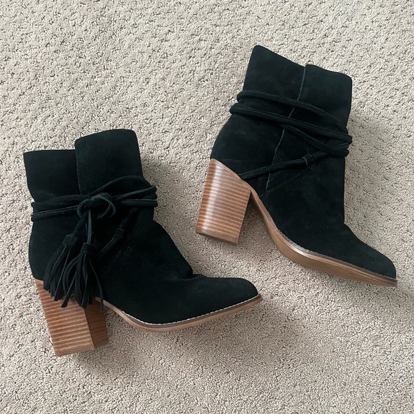 ALDO Suede‎ Booties - Picture 1 of 9